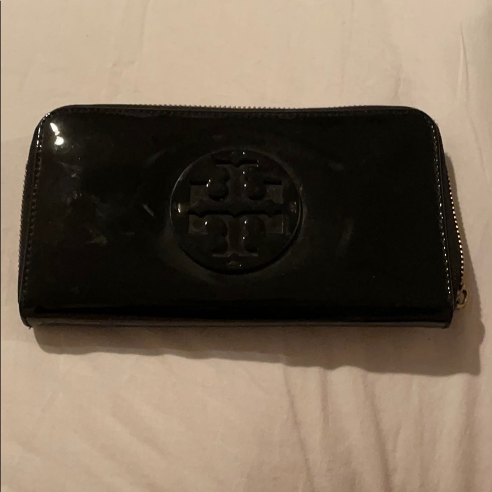 Tori Burch black wallet